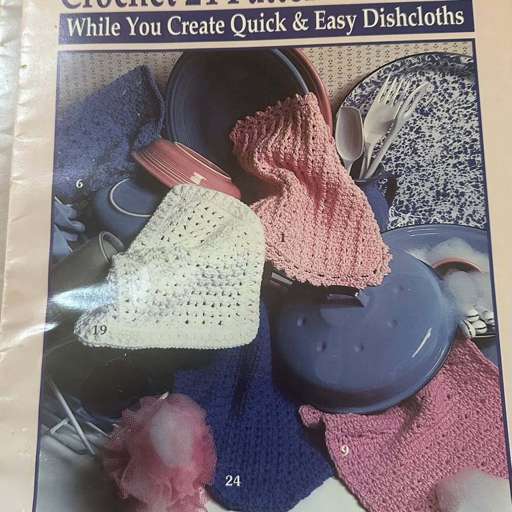 Assortment of pamphlets with projects to crochet, Knit and Tat 🧶🧣 - Picture 4 of 14